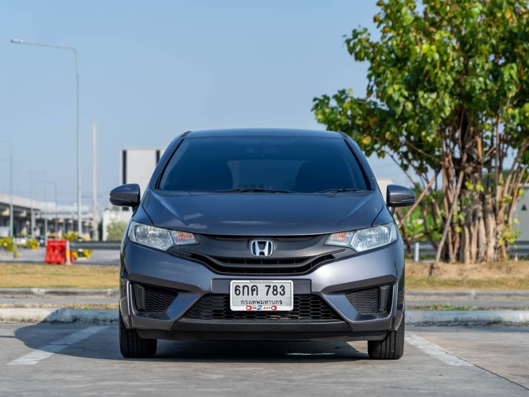 2017 Honda Jazz GK สีเทา (รูปที่ 3)
