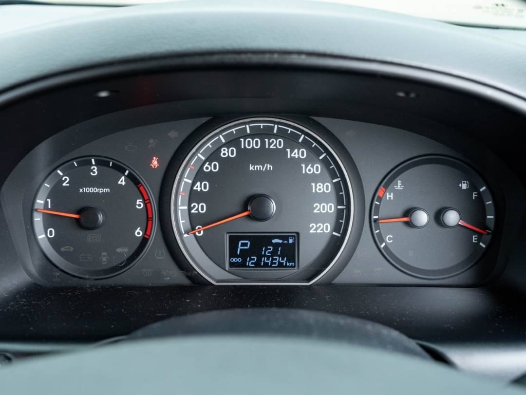 2018 Hyundai H-1 สีดำ (รูปที่ 12)