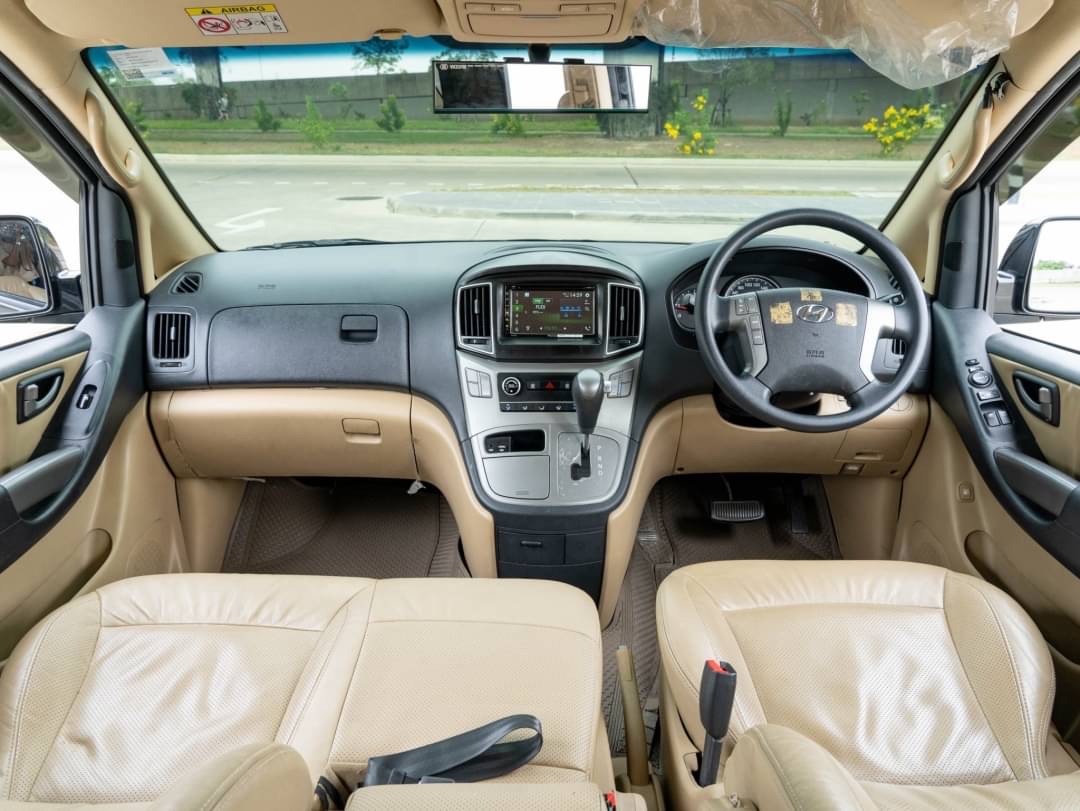 2018 Hyundai H-1 สีดำ (รูปที่ 11)