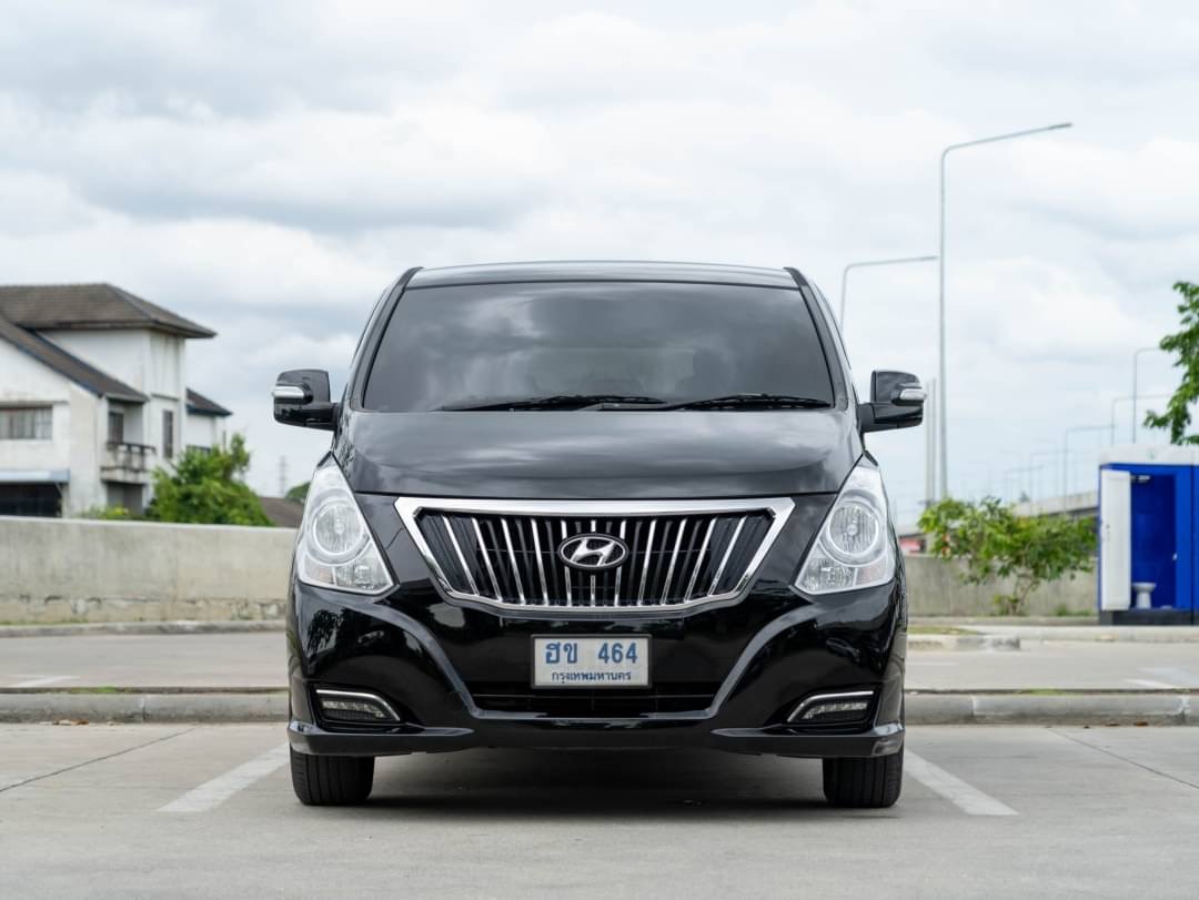 2018 Hyundai H-1 สีดำ