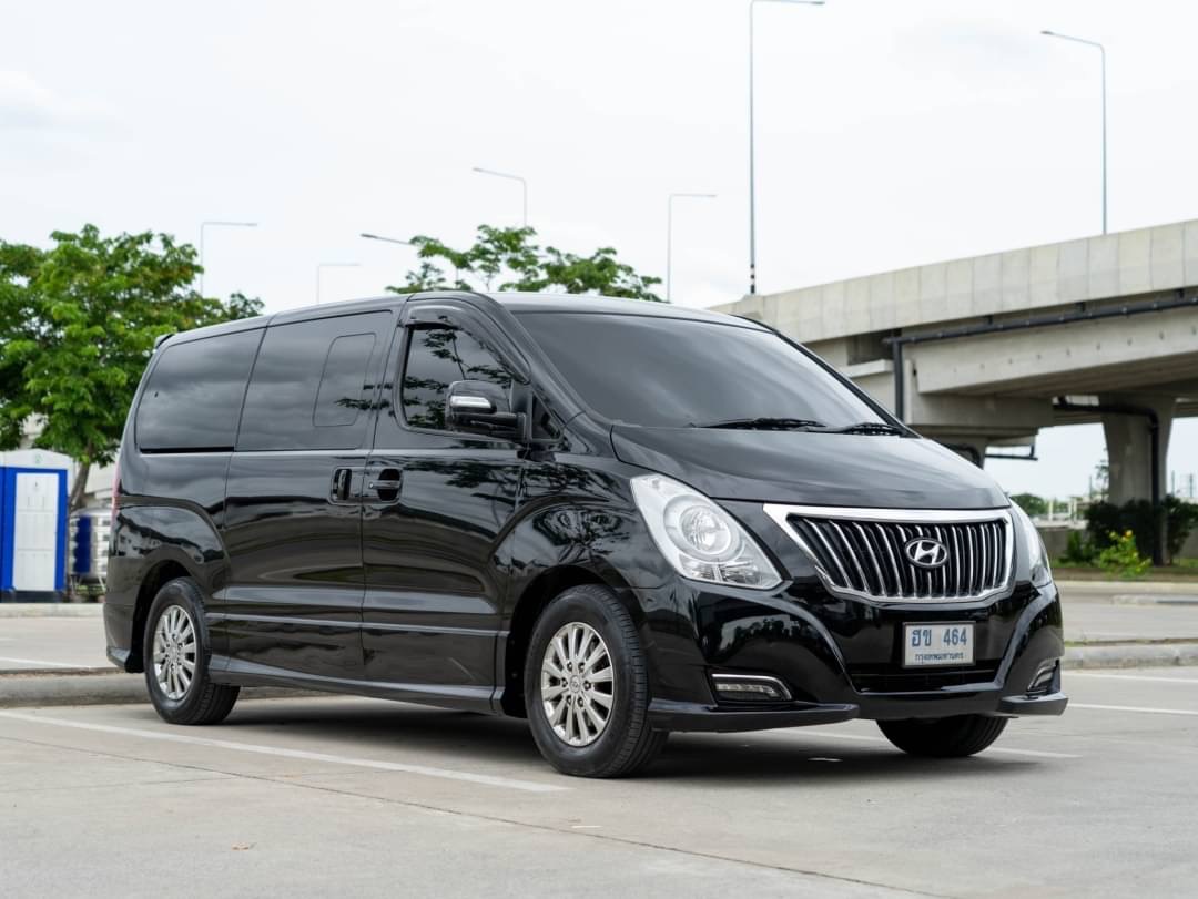 2018 Hyundai H-1 สีดำ (รูปที่ 2)