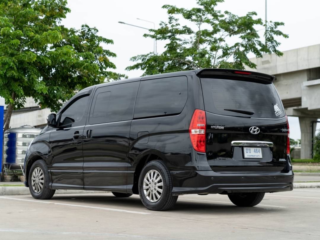 2018 Hyundai H-1 สีดำ