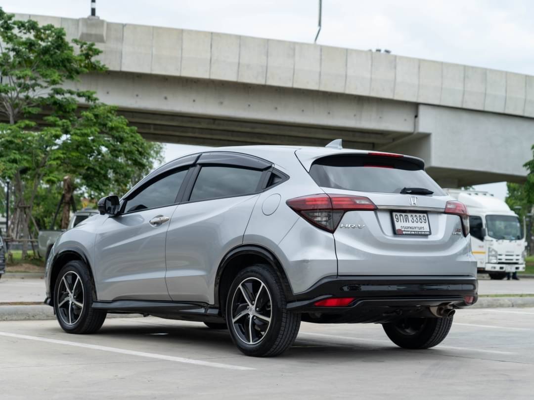 2017 Honda HR-V สีเงิน (รูปที่ 4)