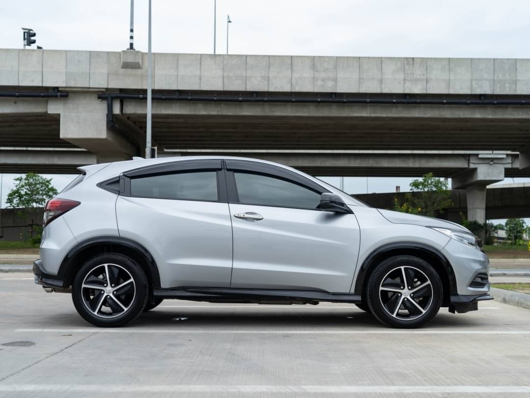 2017 Honda HR-V สีเงิน (รูปที่ 6)