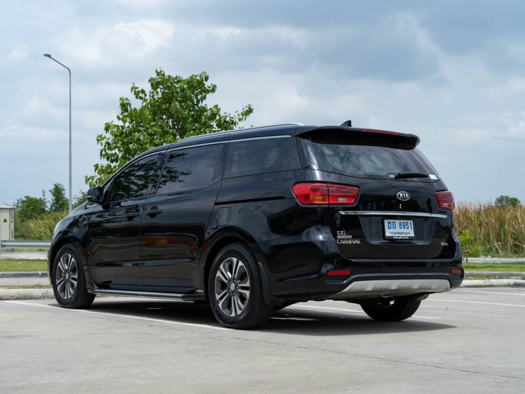 2019 Kia Grand Carnival สีดำ