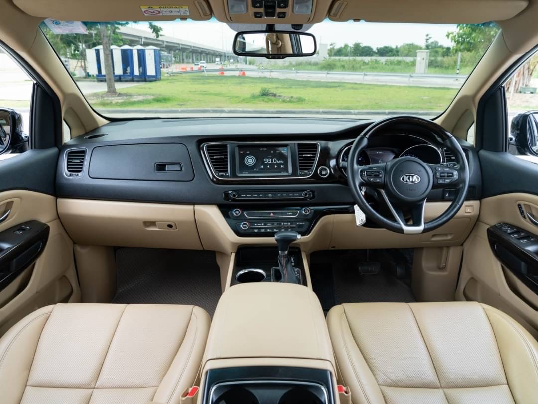 2019 Kia Grand Carnival สีดำ (รูปที่ 11)