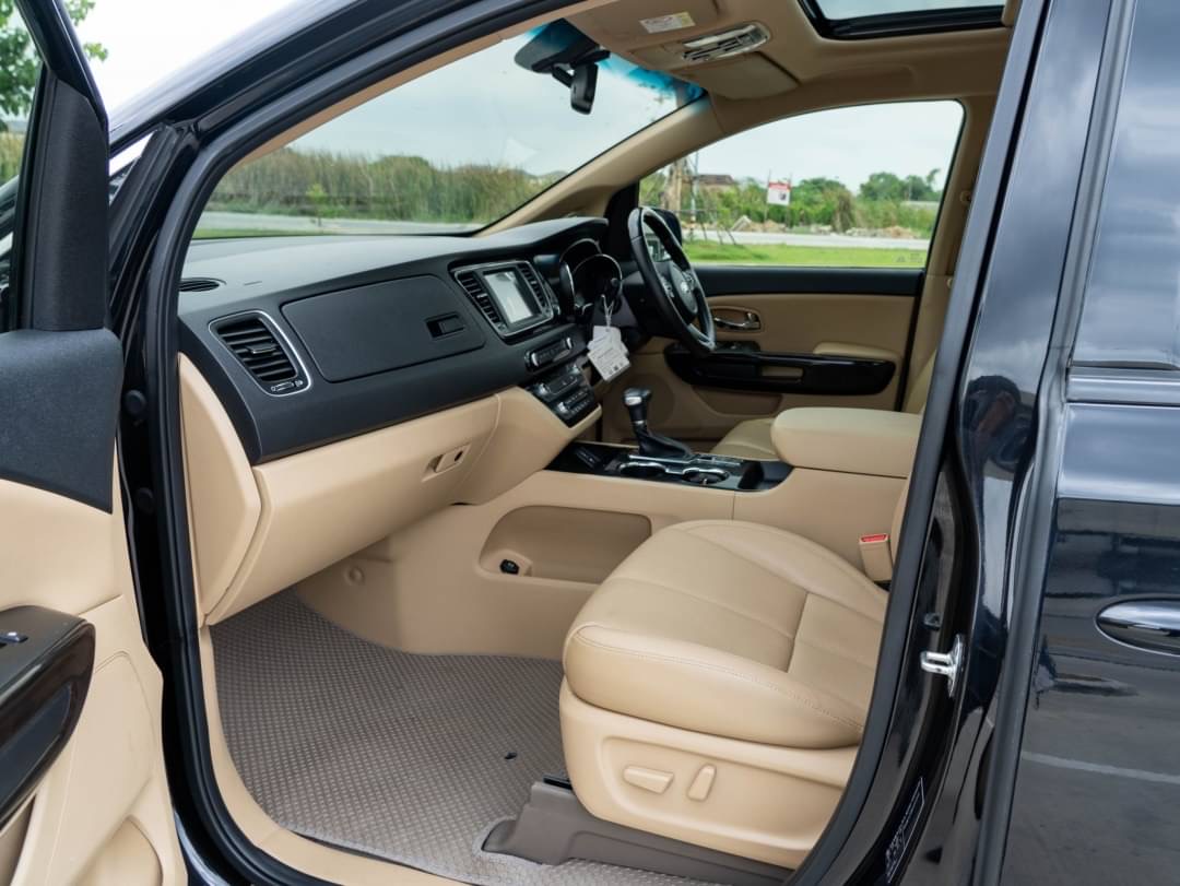 2019 Kia Grand Carnival สีดำ (รูปที่ 10)