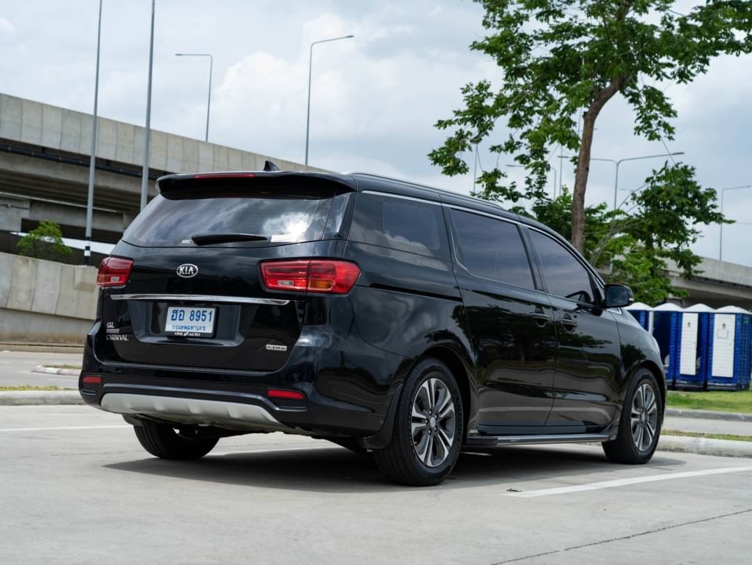 2019 Kia Grand Carnival สีดำ (รูปที่ 3)