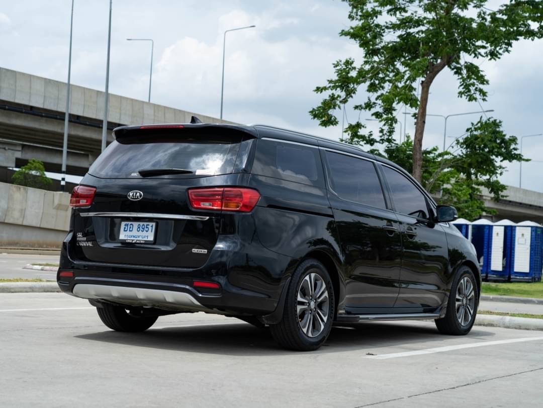 2019 Kia Grand Carnival สีดำ