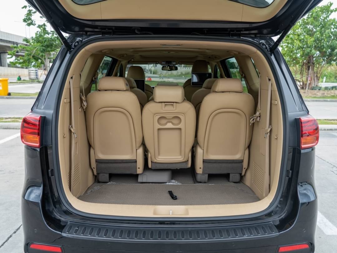 2019 Kia Grand Carnival สีดำ (รูปที่ 12)