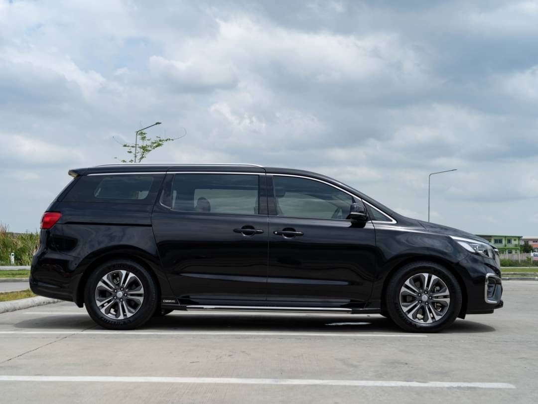 2019 Kia Grand Carnival สีดำ