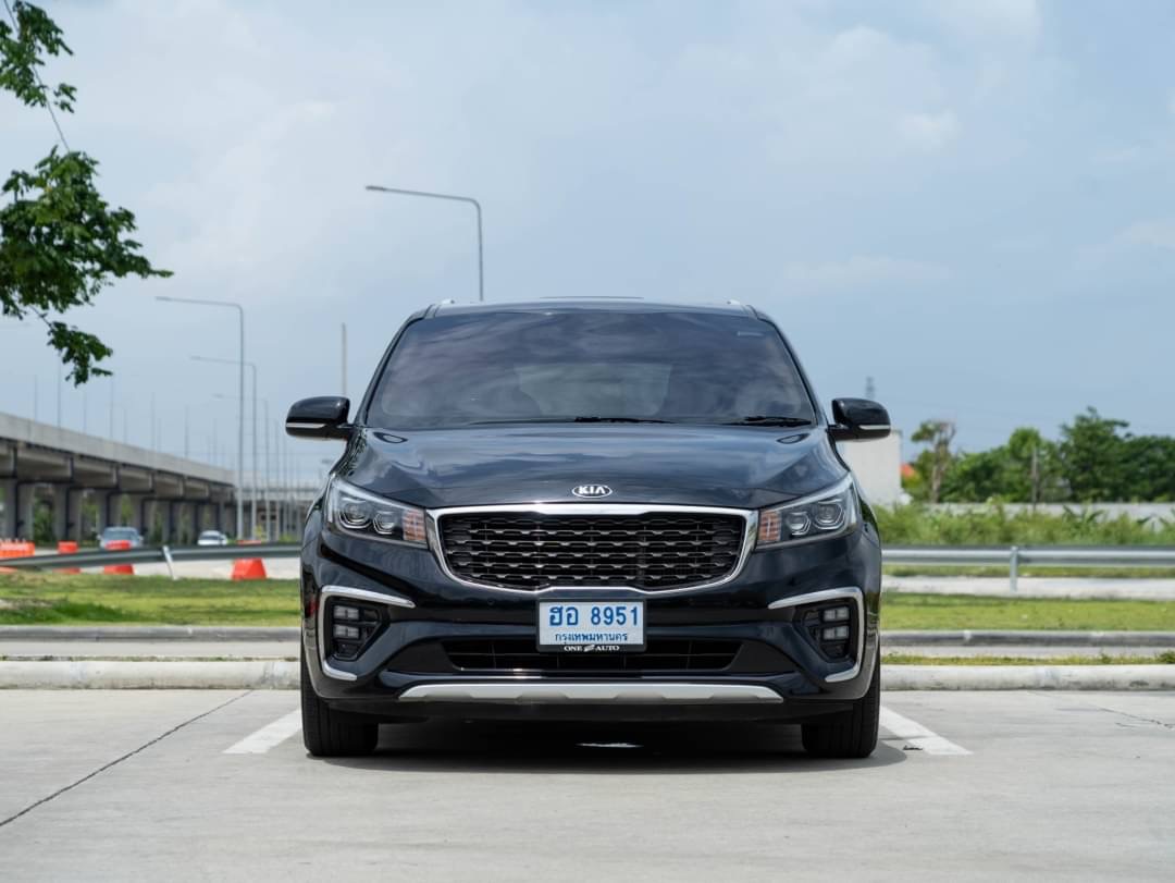 2019 Kia Grand Carnival สีดำ