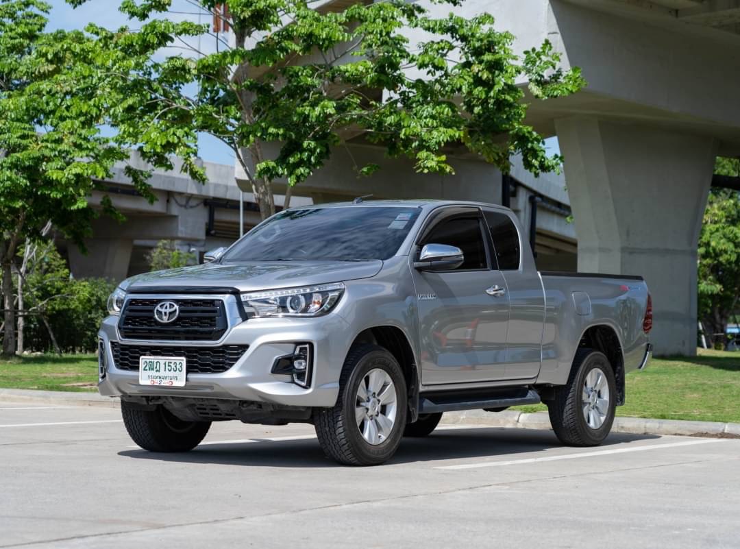 2018 Toyota Hilux Revo Smart cab สีเงิน (รูปที่ 3)