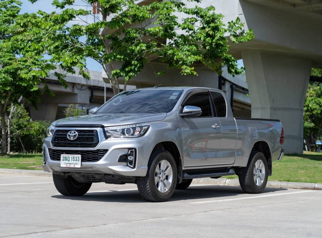 2018 Toyota Hilux Revo Smart cab สีเงิน