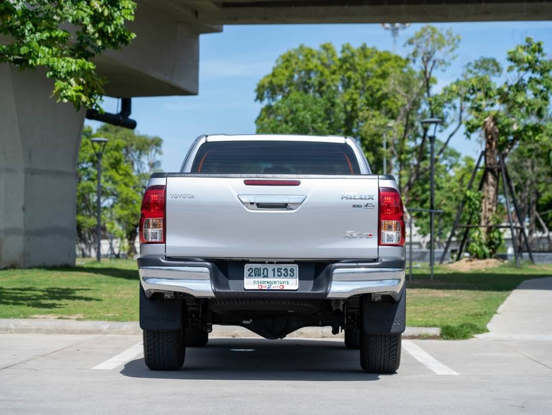 2018 Toyota Hilux Revo Smart cab สีเงิน (รูปที่ 8)