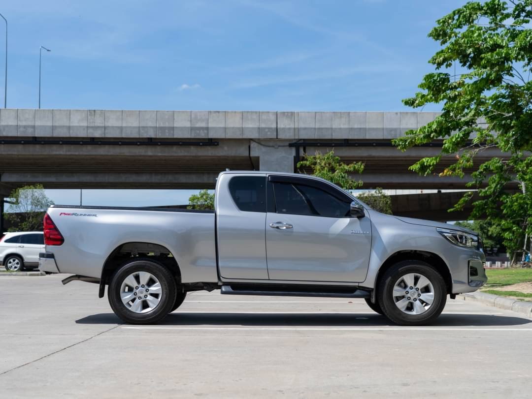 2018 Toyota Hilux Revo Smart cab สีเงิน