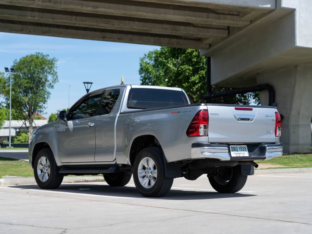 2018 Toyota Hilux Revo Smart cab สีเงิน (รูปที่ 5)