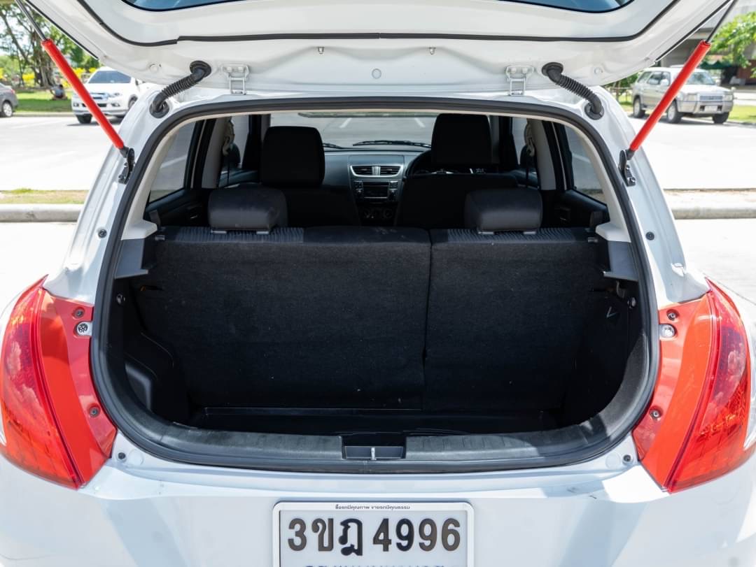 2012 Suzuki Swift 1.5 สีขาว (รูปที่ 9)