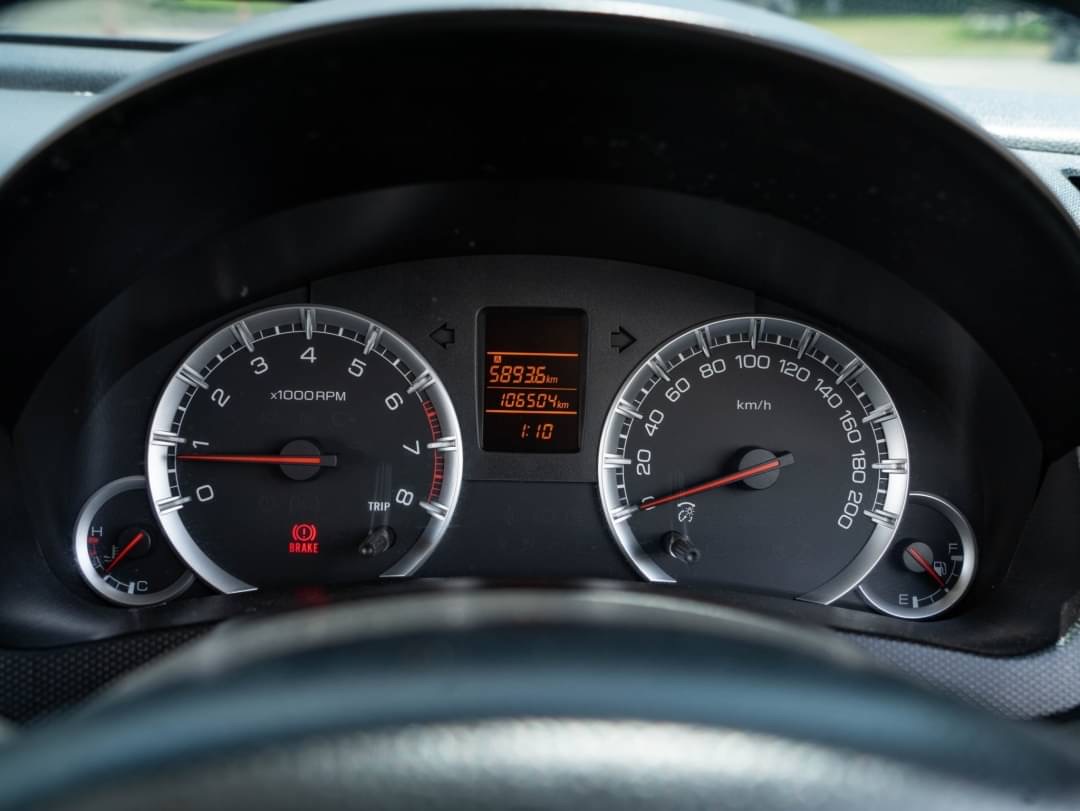 2012 Suzuki Swift 1.5 สีขาว (รูปที่ 11)
