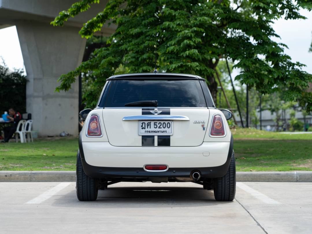 2010 Mini Cooper (Hatch) Look2 R56 สีขาว (รูปที่ 5)