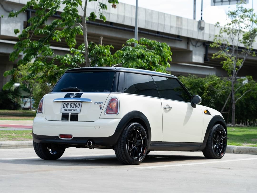 2010 Mini Cooper (Hatch) Look2 R56 สีขาว (รูปที่ 7)