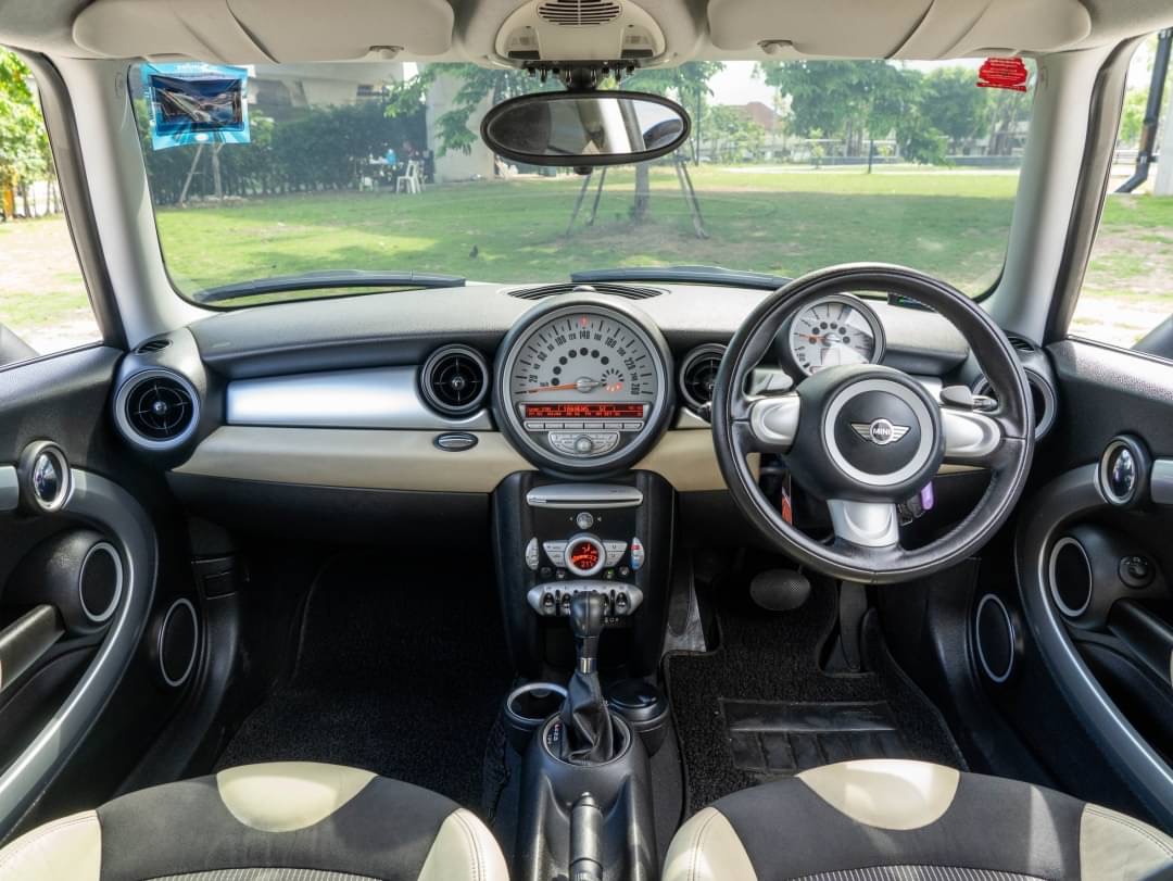 2010 Mini Cooper (Hatch) Look2 R56 สีขาว (รูปที่ 11)