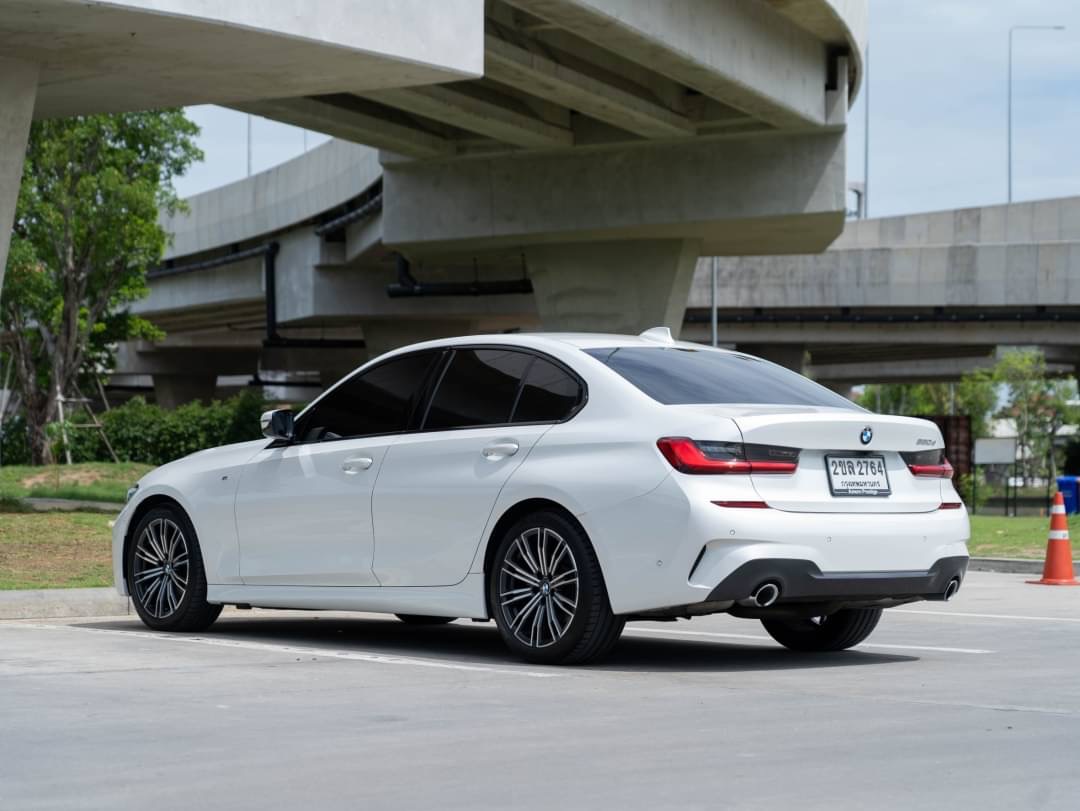 2022 BMW 320d M Sport สีขาว (รูปที่ 6)