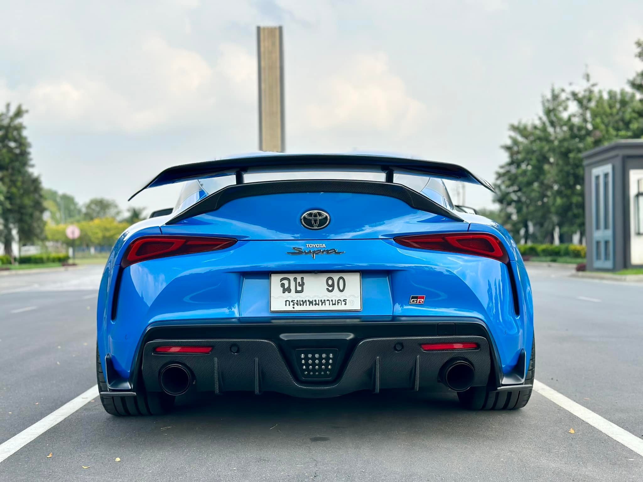 2021 Toyota Supra สีฟ้า (รูปที่ 8)