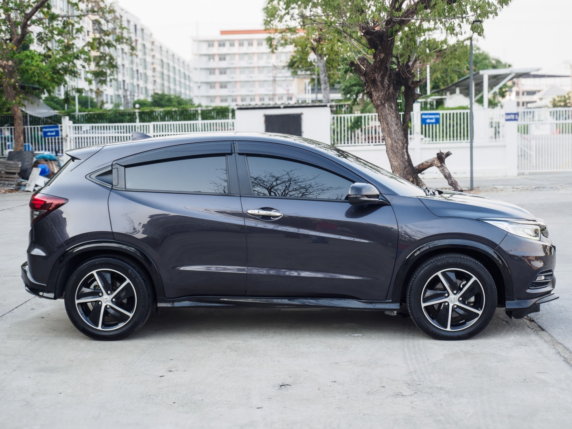 2019 Honda HR-V สีเทา (รูปที่ 3)