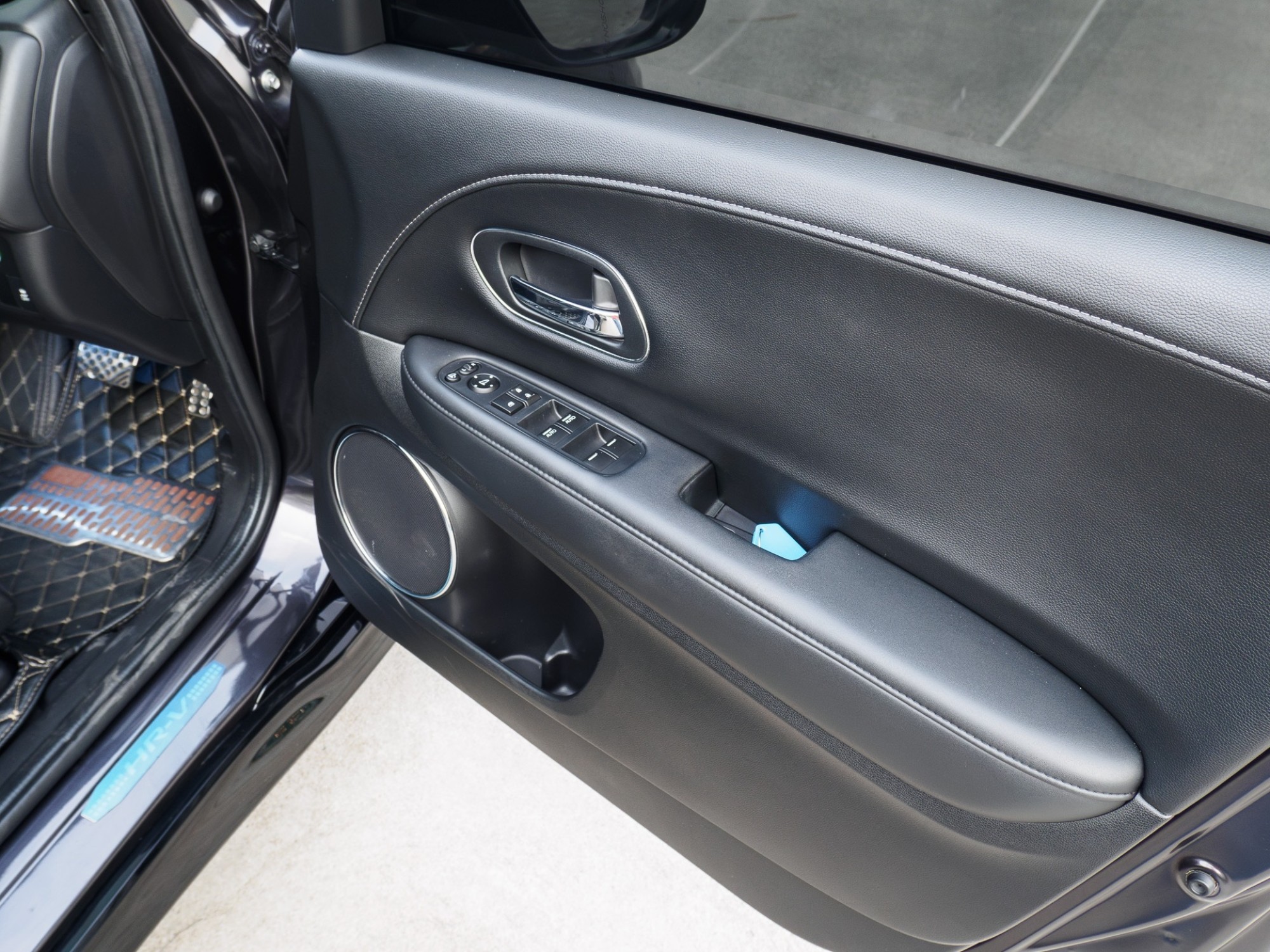 2019 Honda HR-V สีเทา (รูปที่ 8)