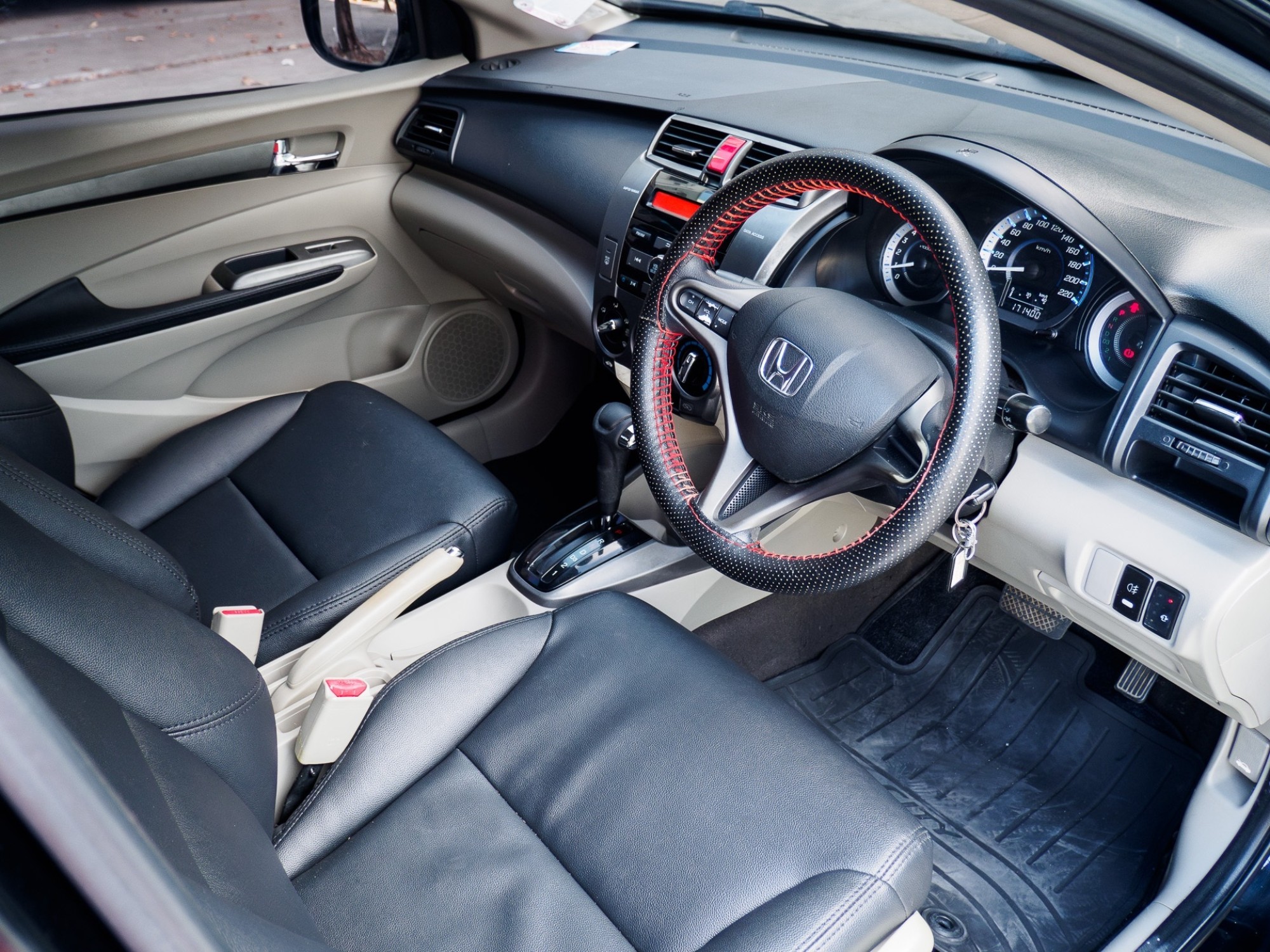 2013 Honda City สีดำ (รูปที่ 8)