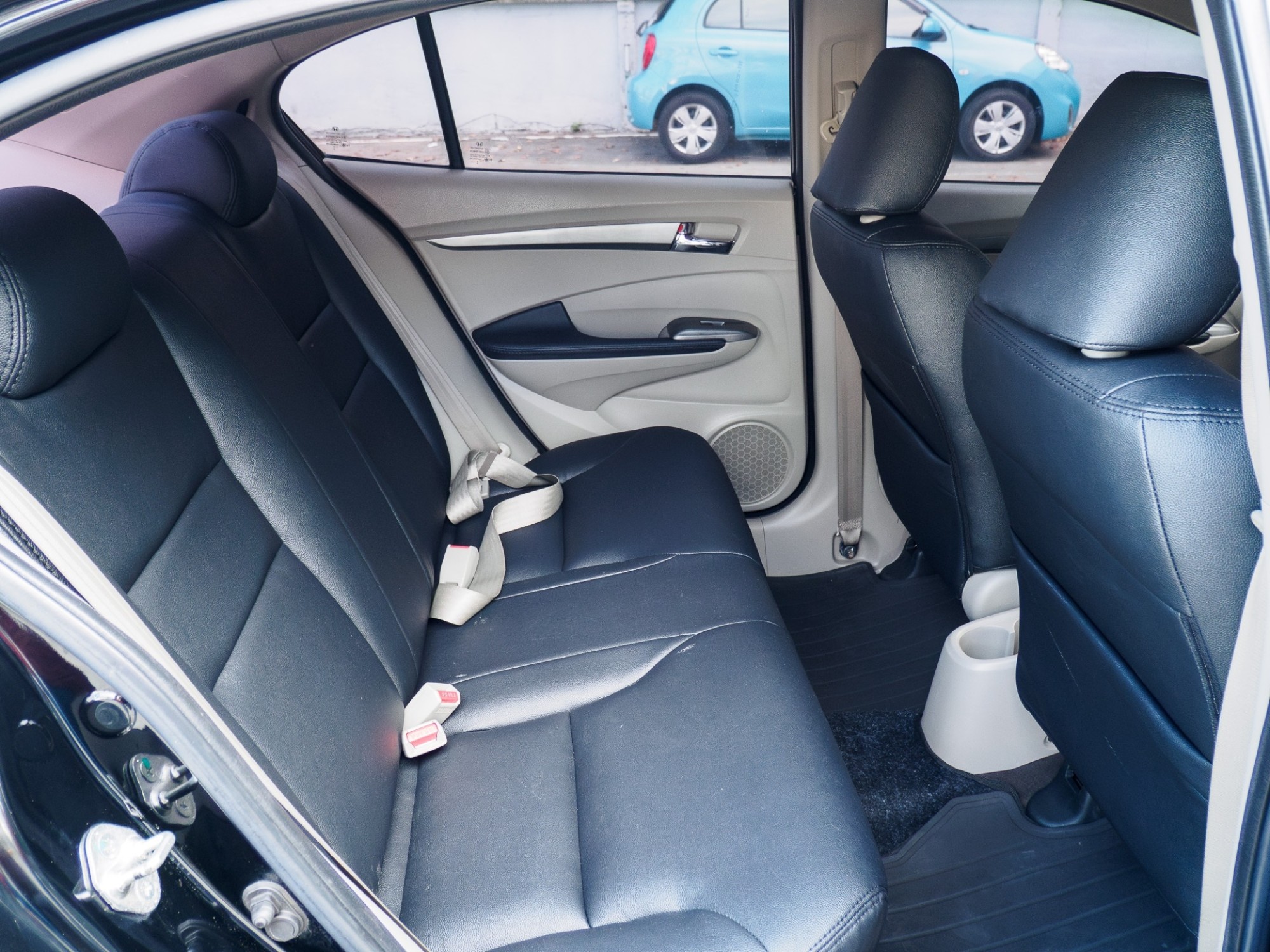2013 Honda City สีดำ (รูปที่ 13)