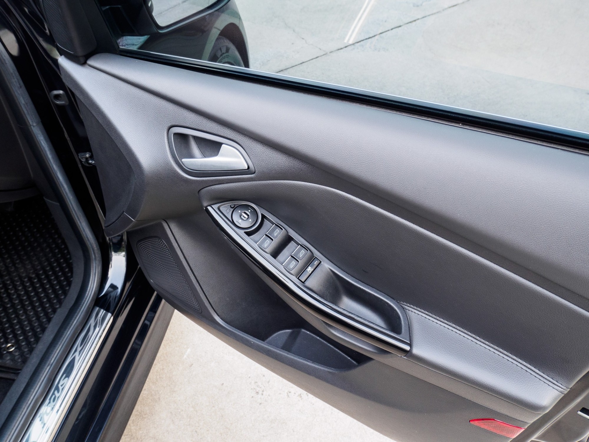 2014 Ford Focus สีดำ (รูปที่ 9)