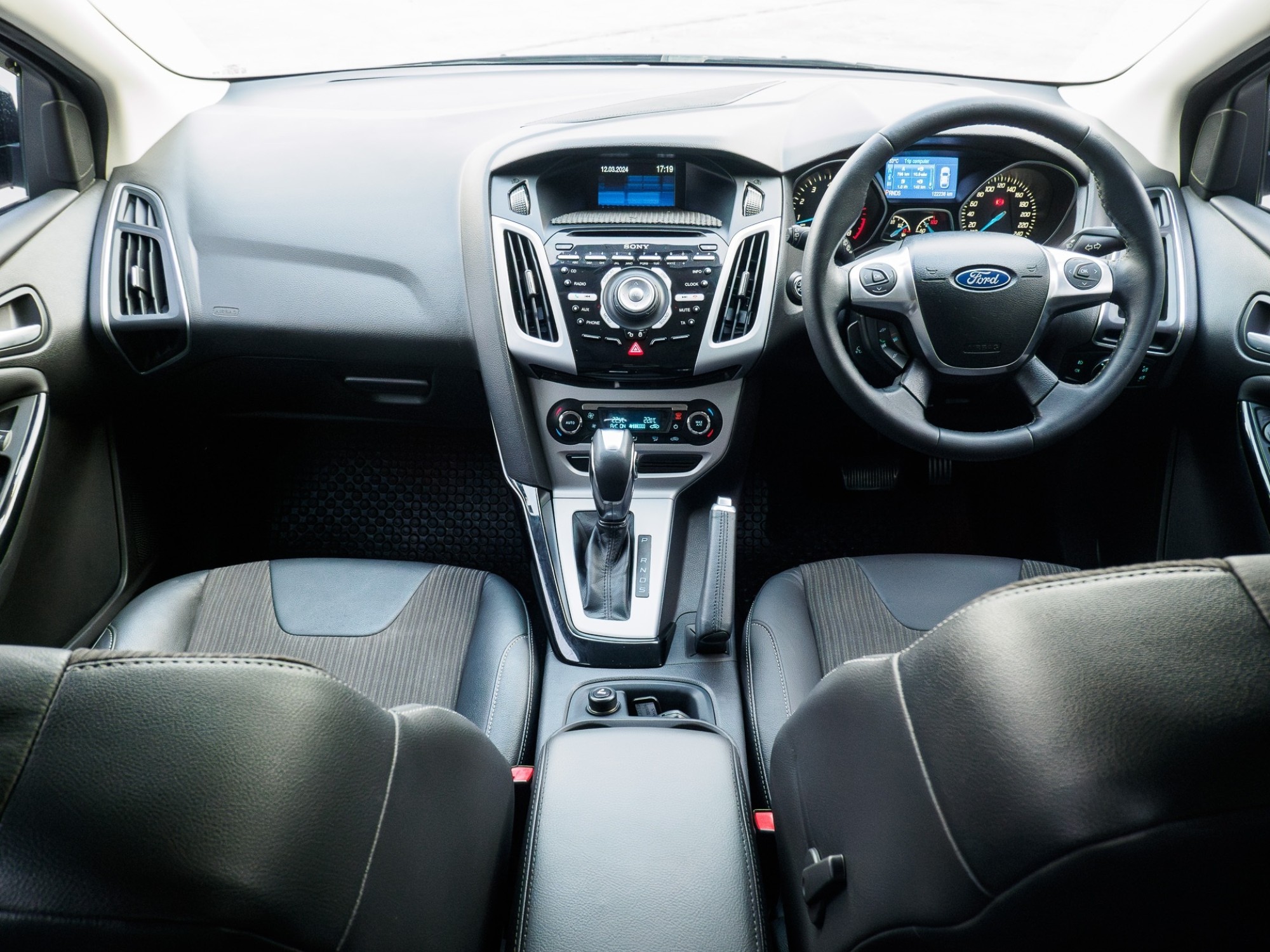 2014 Ford Focus สีดำ (รูปที่ 13)