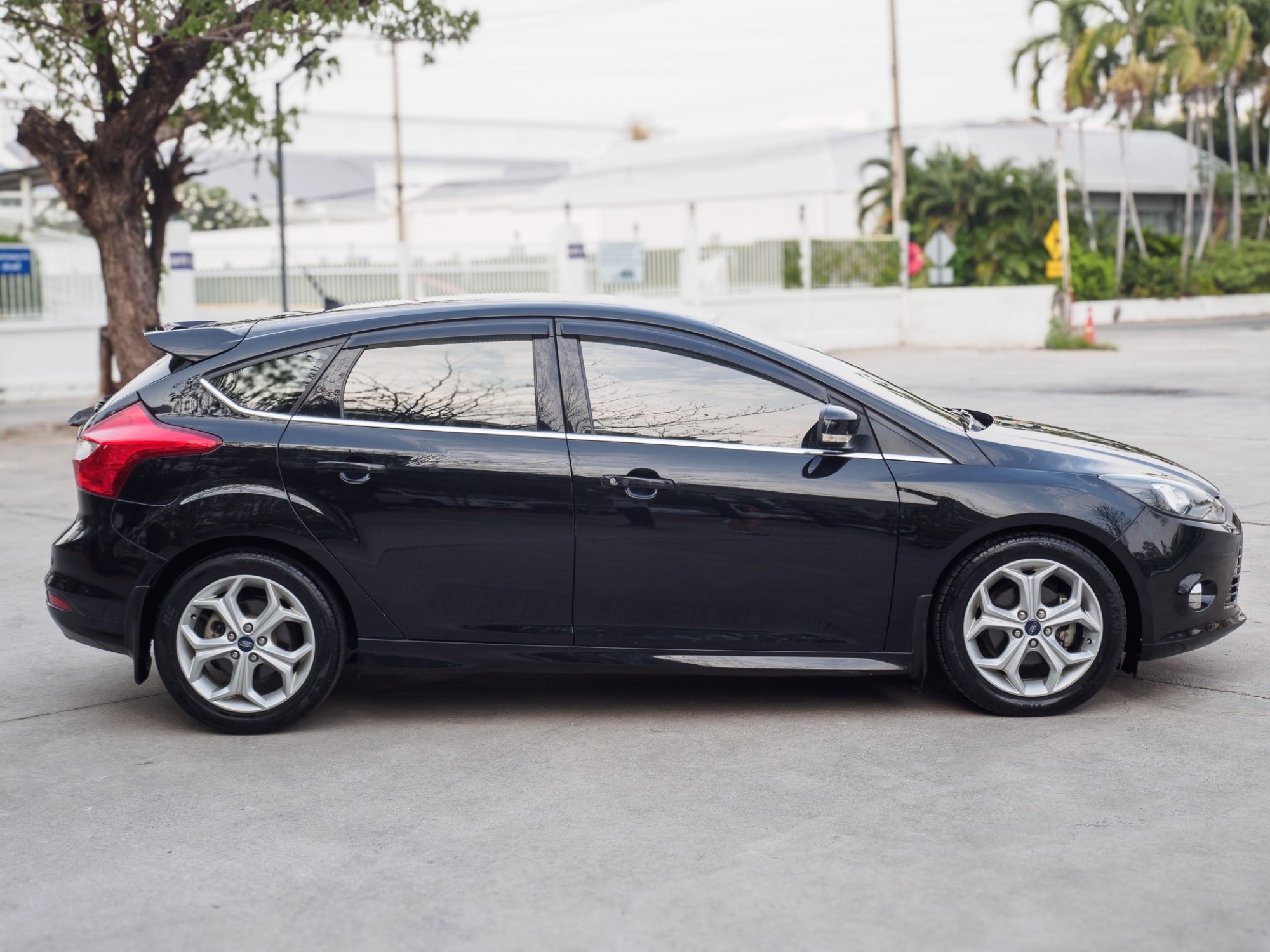 2014 Ford Focus สีดำ (รูปที่ 4)