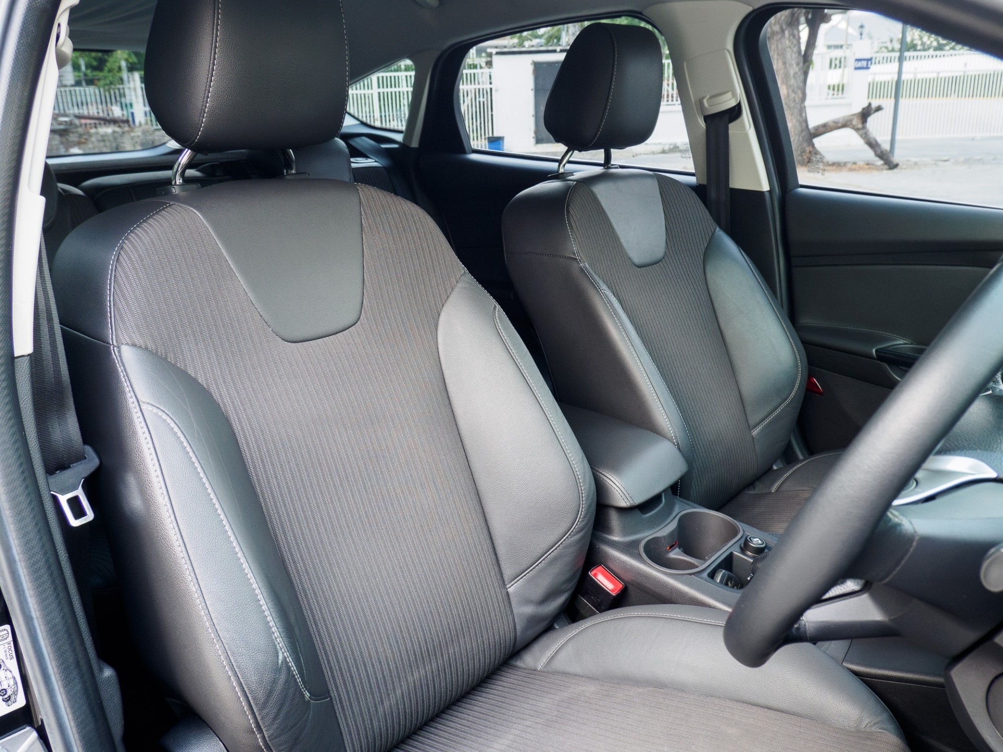 2014 Ford Focus สีดำ (รูปที่ 10)