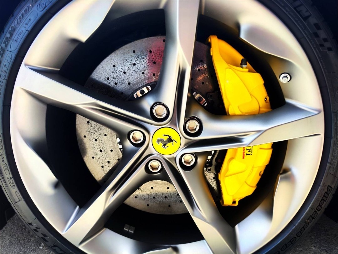 Ferrari SF90 Stradale สีน้ำเงิน (รูปที่ 15)