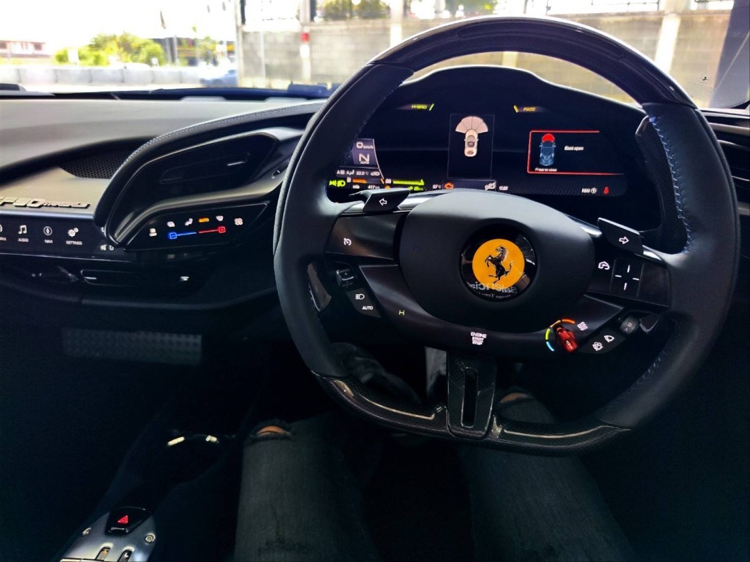 Ferrari SF90 Stradale สีน้ำเงิน (รูปที่ 5)