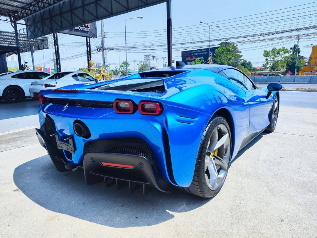 Ferrari SF90 Stradale สีน้ำเงิน (รูปที่ 14)