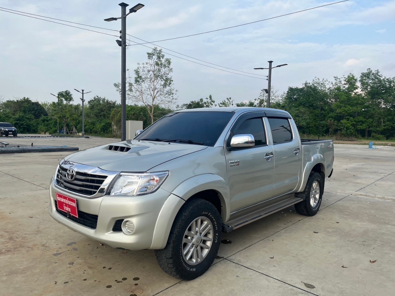 2011 Toyota Hilux Vigo Double cab สีเงิน (รูปที่ 2)