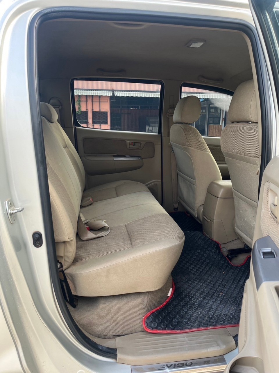 2011 Toyota Hilux Vigo Double cab สีเงิน (รูปที่ 9)