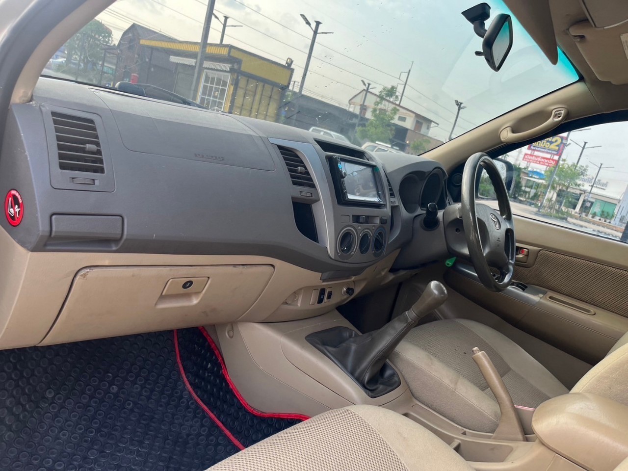 2011 Toyota Hilux Vigo Double cab สีเงิน (รูปที่ 8)