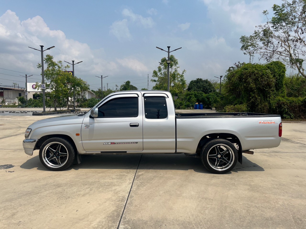 2003 Toyota Tiger 2.5 สีเทา (รูปที่ 6)