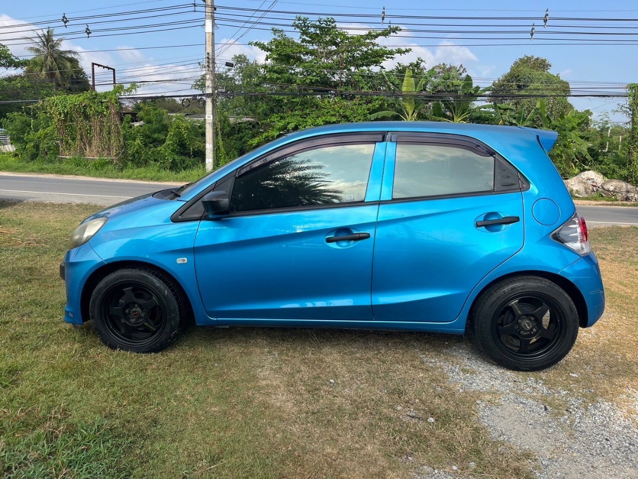 2012 Honda Brio สีฟ้า (รูปที่ 2)