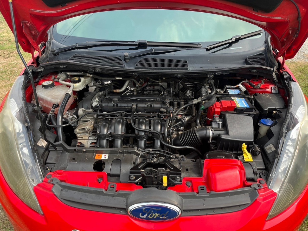 2013 Ford Fiesta สีแดง (รูปที่ 7)