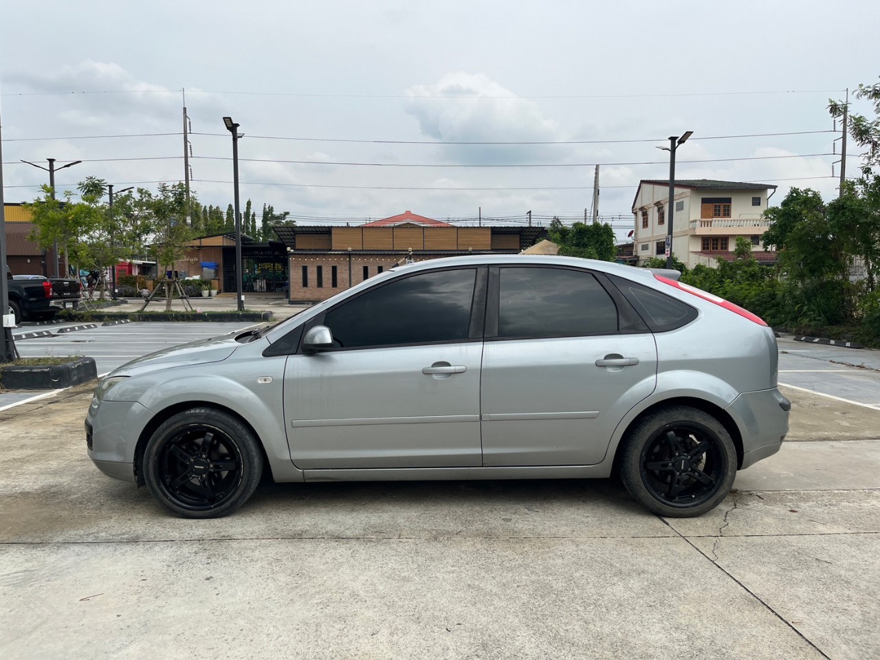 2006 Ford Focus สีเทา (รูปที่ 2)