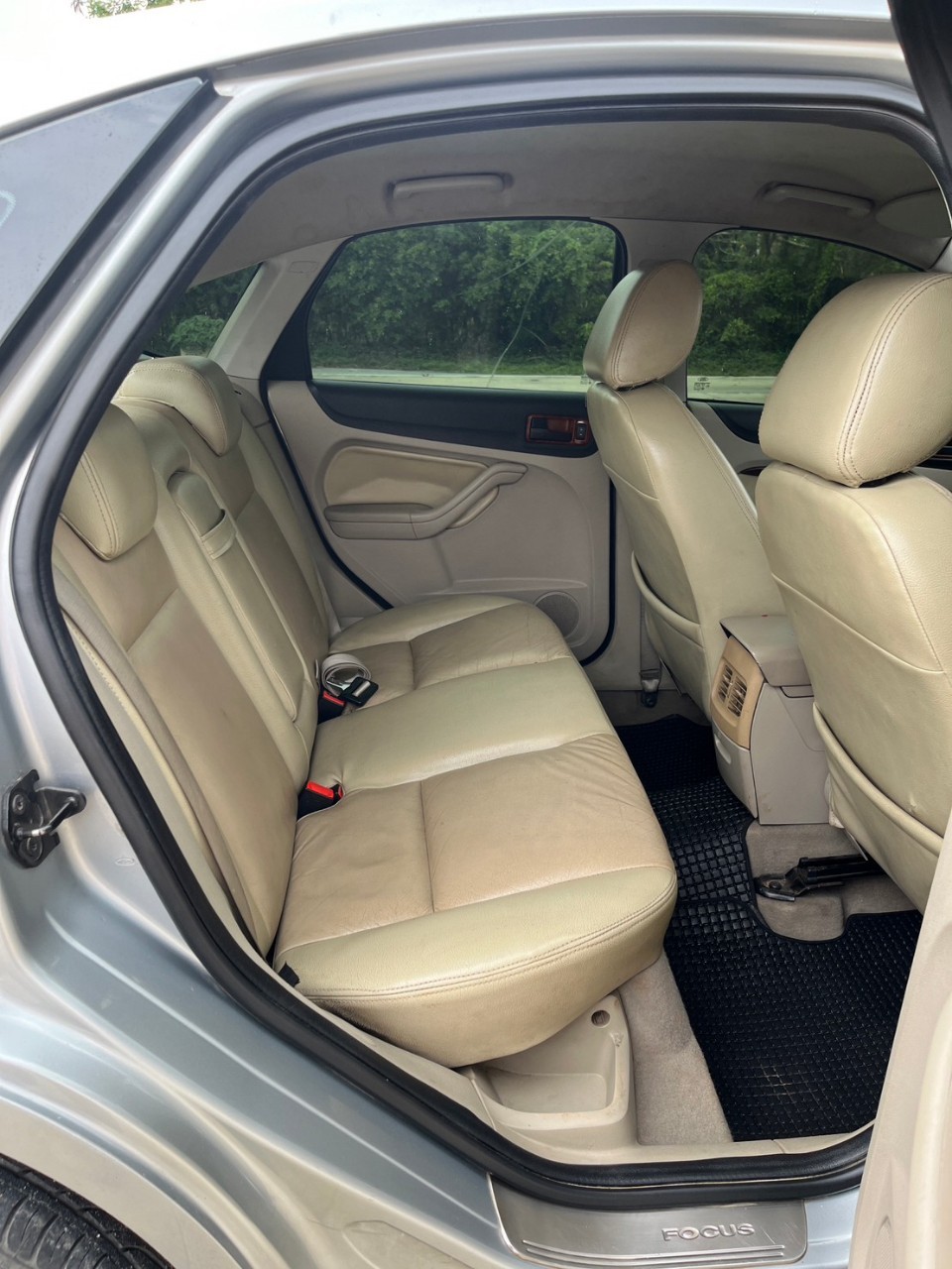 2006 Ford Focus สีเทา (รูปที่ 5)