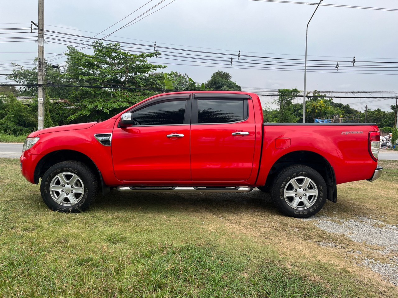 2013 Ford Ranger 4 ประตู สีแดง (รูปที่ 2)