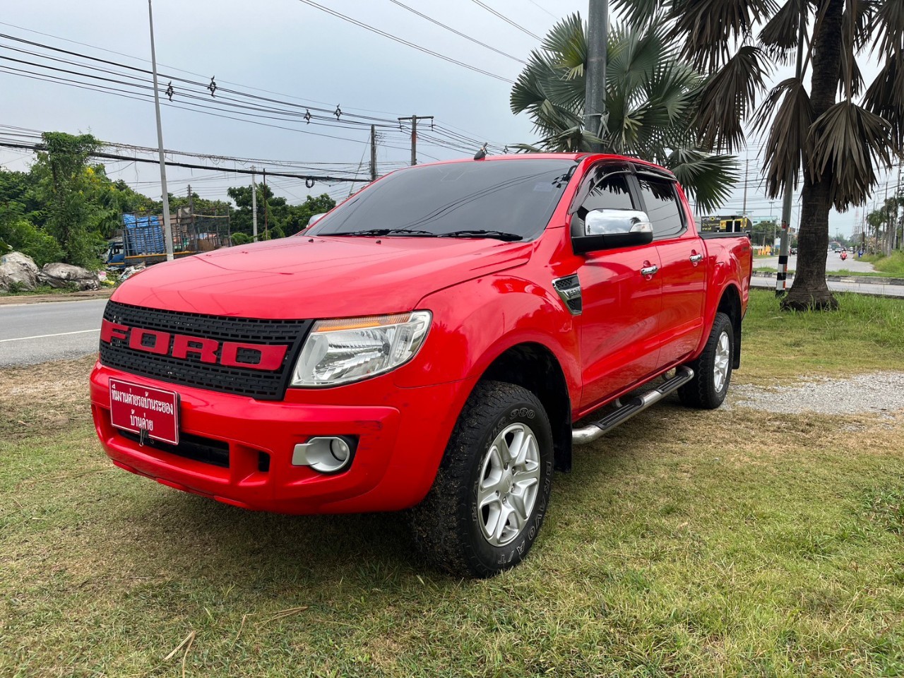 2013 Ford Ranger 4 ประตู สีแดง (รูปที่ 3)