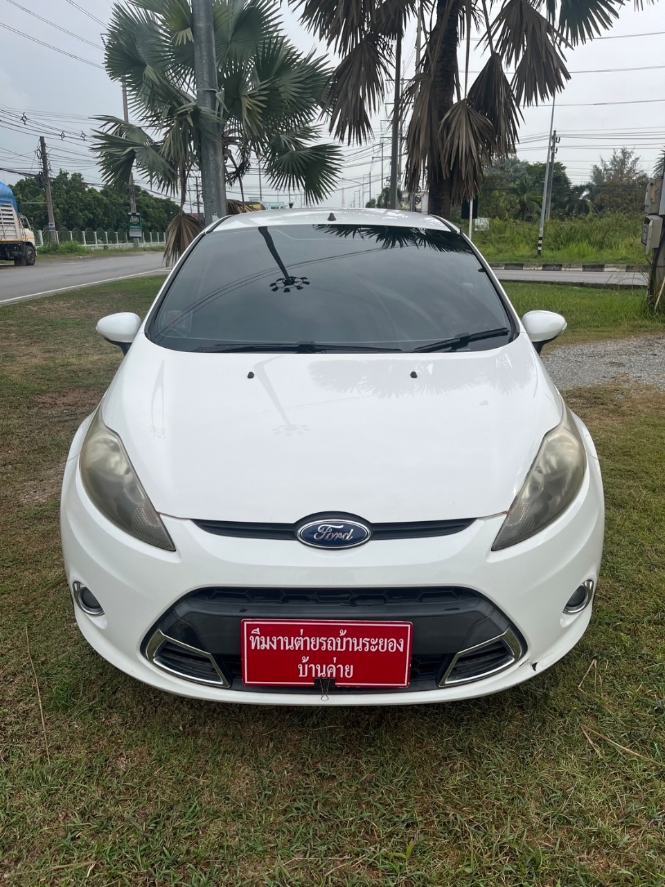 2012 Ford Fiesta สีขาว (รูปที่ 5)